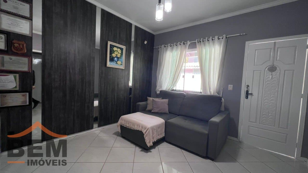 Casa à Venda com 5 quartos sendo 1 suíte, 2 vagas no bairro Ressacada em Itajaí/SC
