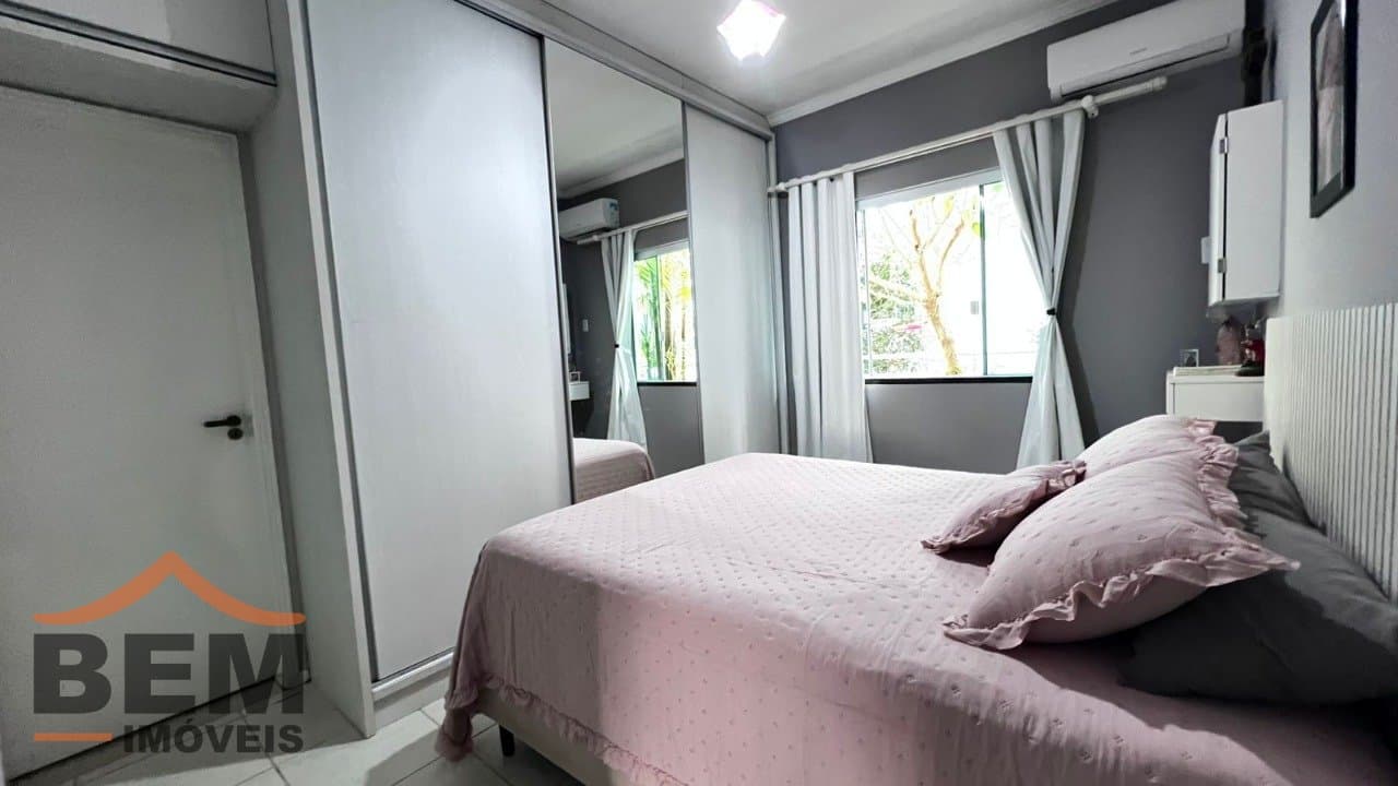 Casa à Venda com 5 quartos sendo 1 suíte, 2 vagas no bairro Ressacada em Itajaí/SC
