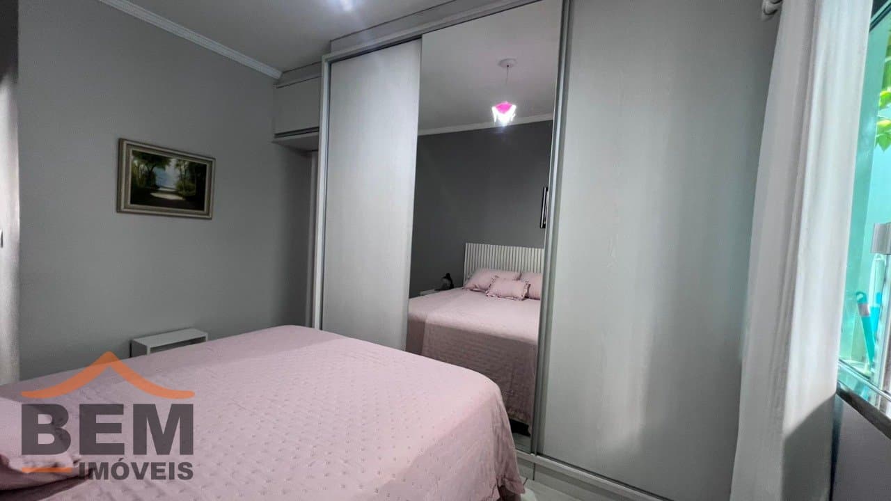 Casa à Venda com 5 quartos sendo 1 suíte, 2 vagas no bairro Ressacada em Itajaí/SC