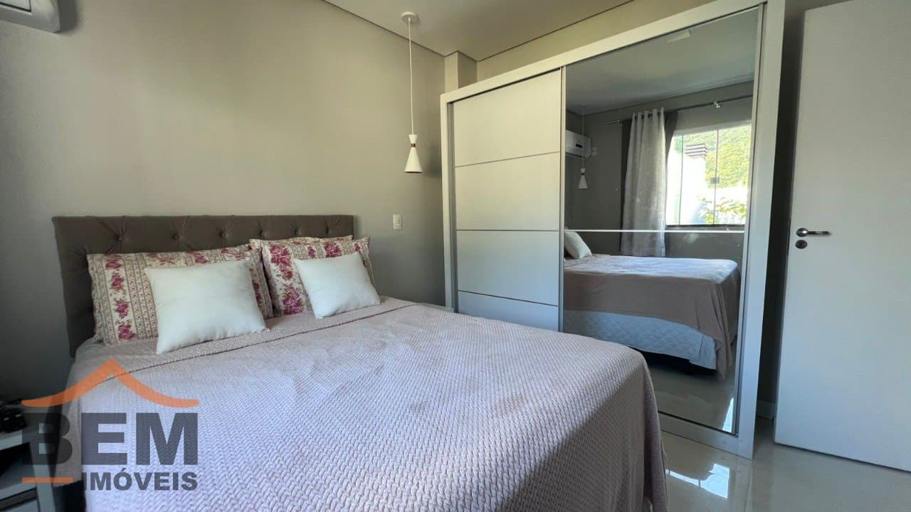 Casa à Venda com 5 quartos sendo 1 suíte, 2 vagas no bairro Ressacada em Itajaí/SC