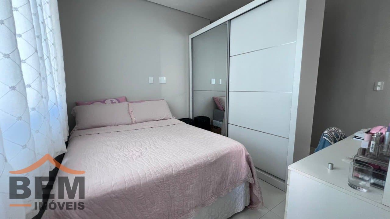 Casa à Venda com 5 quartos sendo 1 suíte, 2 vagas no bairro Ressacada em Itajaí/SC