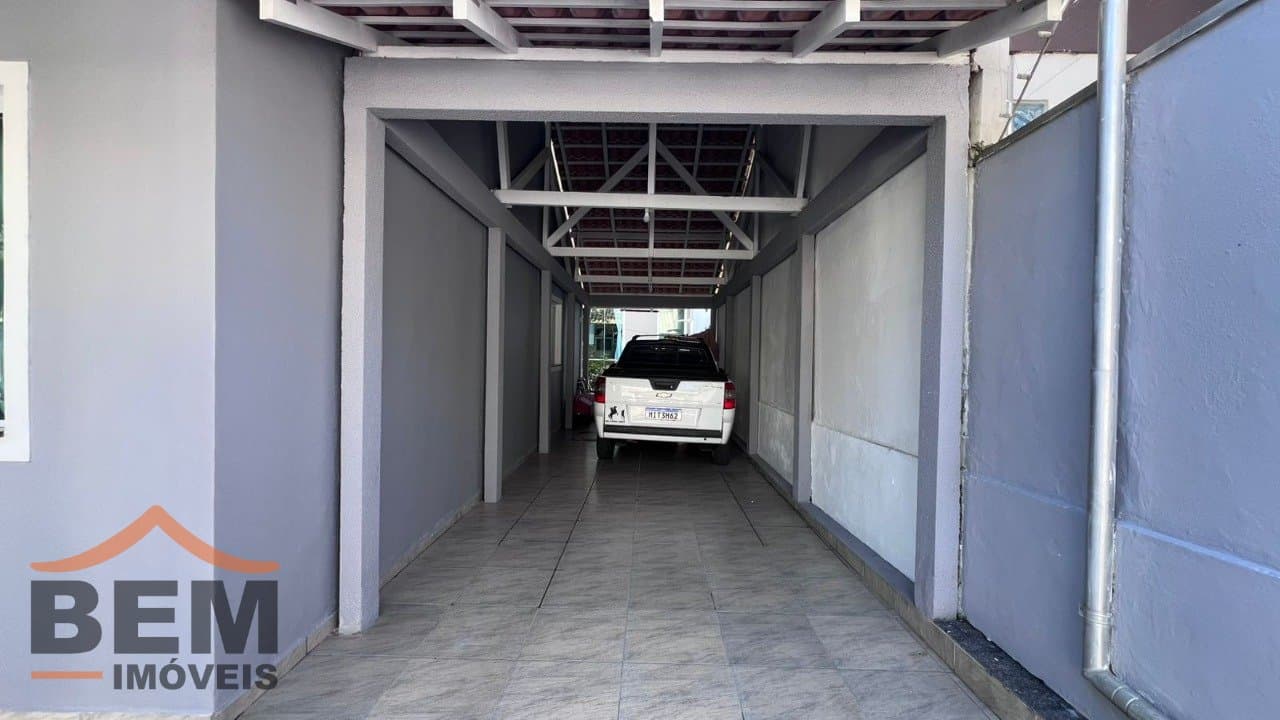 Casa à Venda com 5 quartos sendo 1 suíte, 2 vagas no bairro Ressacada em Itajaí/SC