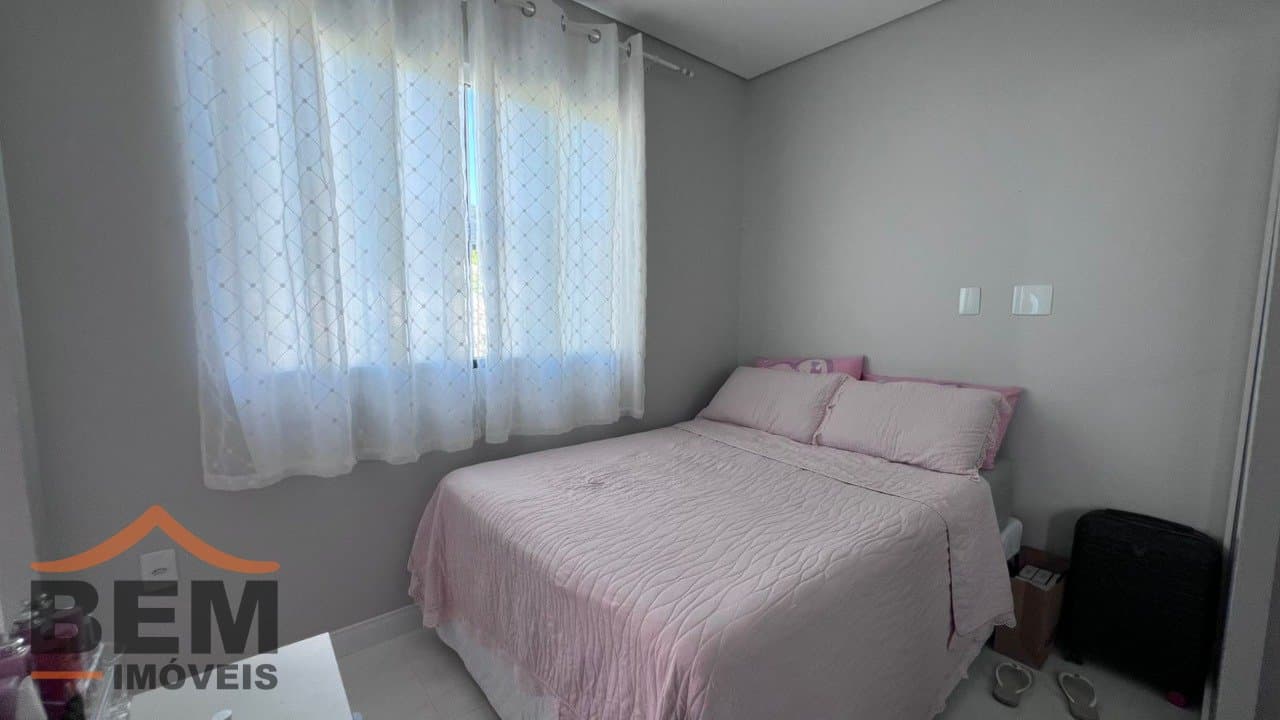 Casa à Venda com 5 quartos sendo 1 suíte, 2 vagas no bairro Ressacada em Itajaí/SC
