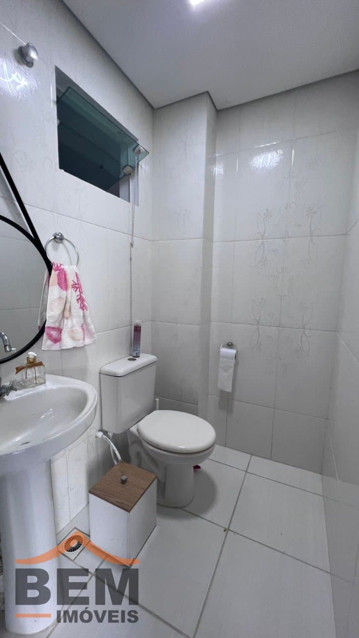 Casa à Venda com 5 quartos sendo 1 suíte, 2 vagas no bairro Ressacada em Itajaí/SC
