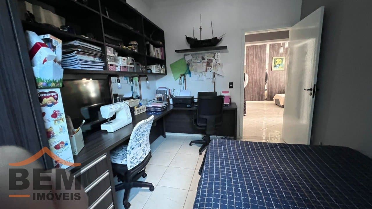 Casa à Venda com 5 quartos sendo 1 suíte, 2 vagas no bairro Ressacada em Itajaí/SC