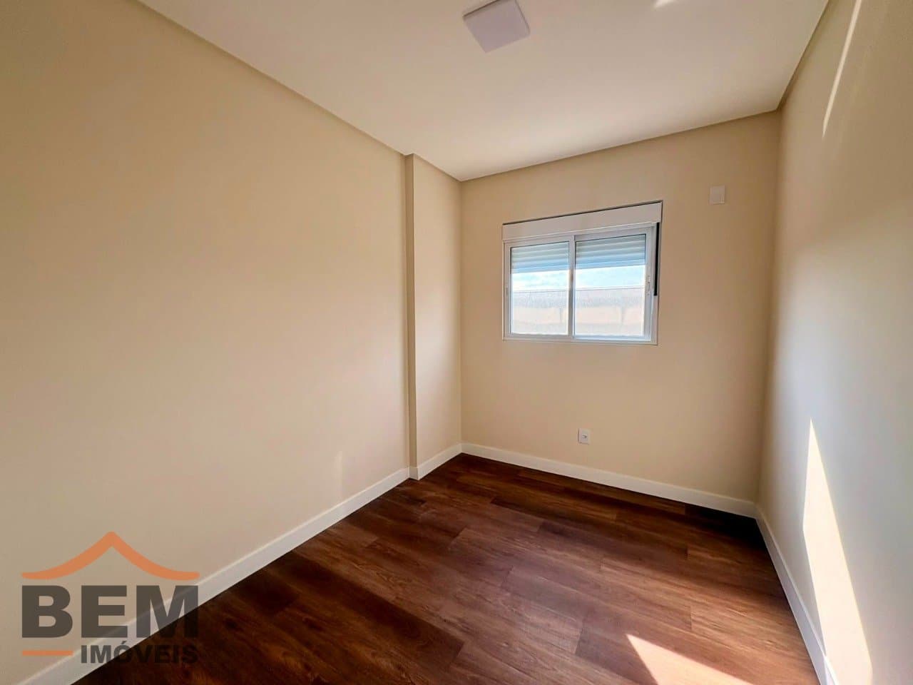 Apartamento para Locação com 3 quartos sendo 1 suíte, 2 vagas no bairro Centro em Itajaí/SC: 10 - DORMITÓRIO 01