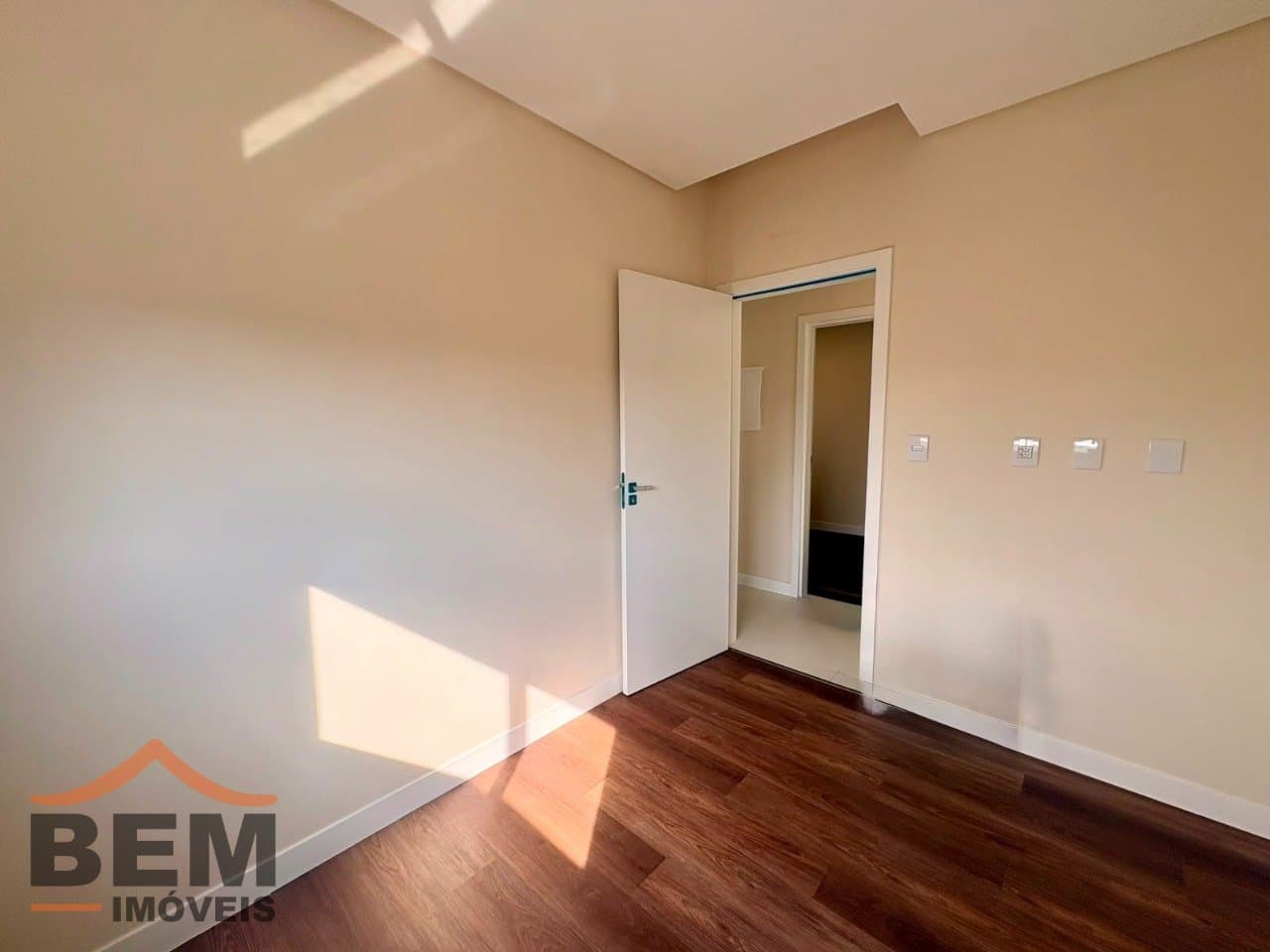 Apartamento para Locação com 3 quartos sendo 1 suíte, 2 vagas no bairro Centro em Itajaí/SC: 11 - DORMITÓRIO 01