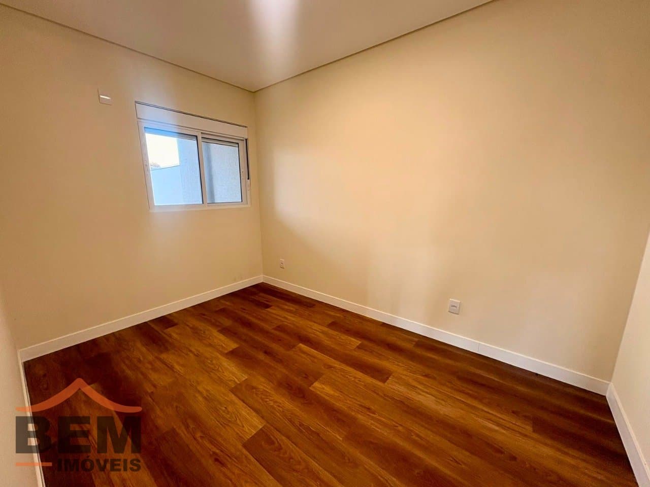 Apartamento para Locação com 3 quartos sendo 1 suíte, 2 vagas no bairro Centro em Itajaí/SC: 12- DORMITÓRIO 02