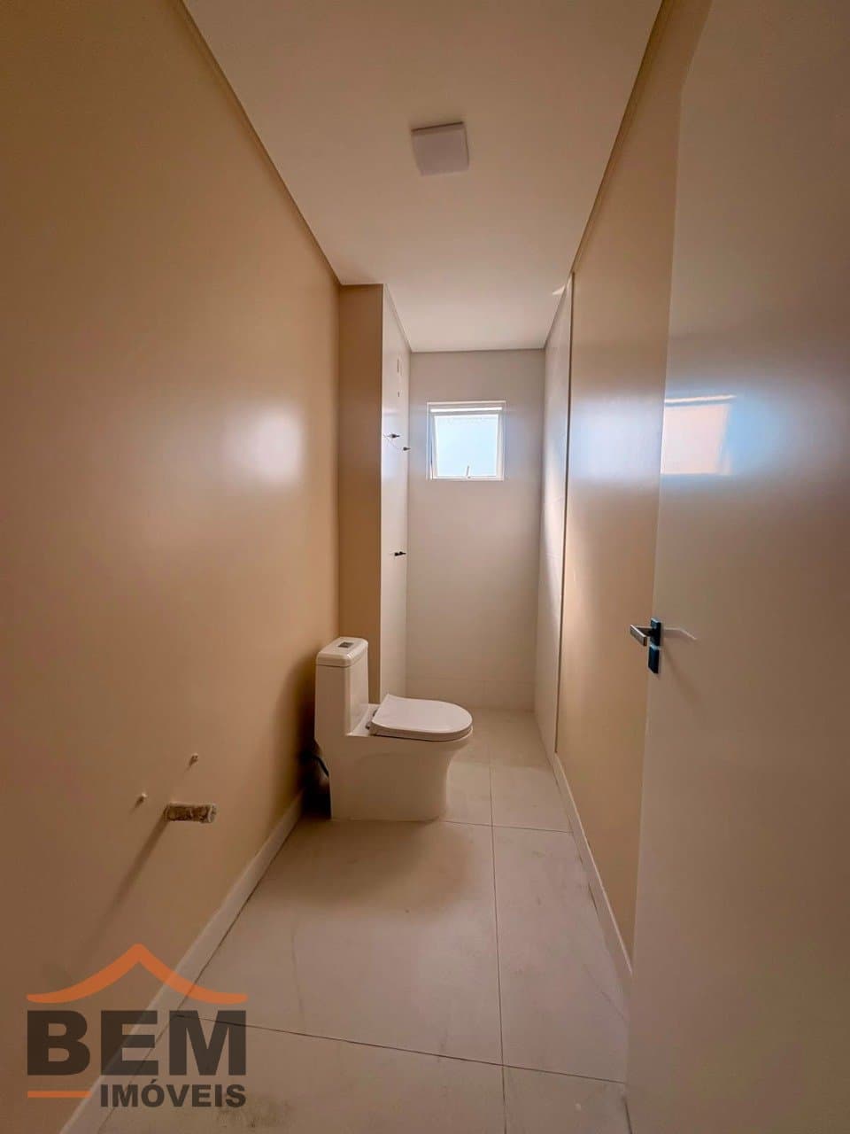 Apartamento para Locação com 3 quartos sendo 1 suíte, 2 vagas no bairro Centro em Itajaí/SC: 14 - BANHEIRO SOCIAL