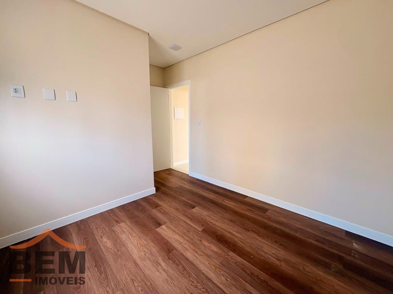 Apartamento para Locação com 3 quartos sendo 1 suíte, 2 vagas no bairro Centro em Itajaí/SC: 16 - SUÍTE 01