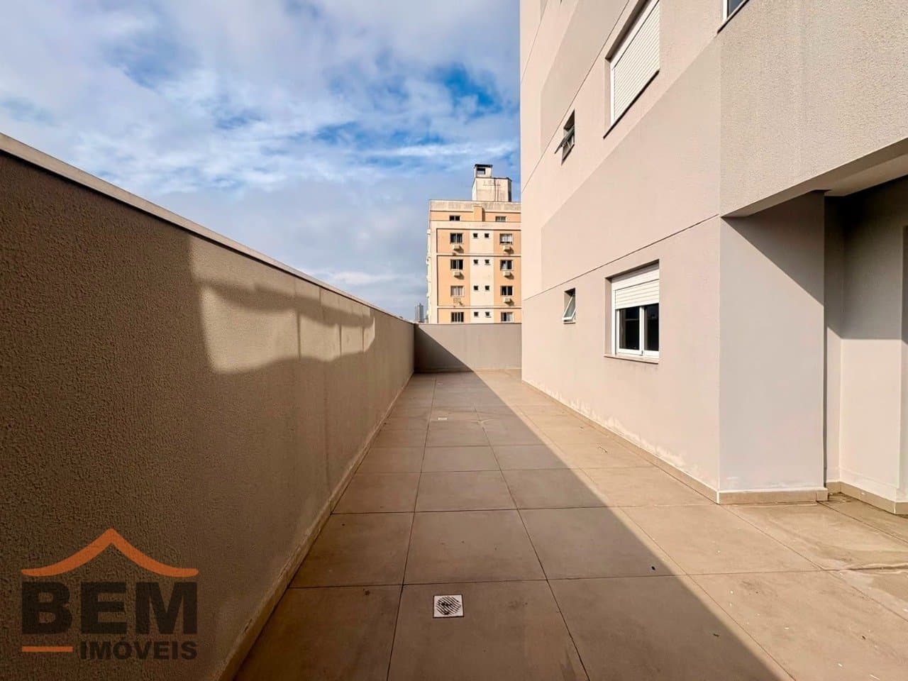 Apartamento para Locação com 3 quartos sendo 1 suíte, 2 vagas no bairro Centro em Itajaí/SC: 19 - ÁREA EXTERNA 01