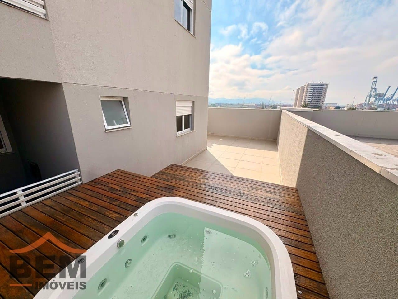 Apartamento para Locação com 3 quartos sendo 1 suíte, 2 vagas no bairro Centro em Itajaí/SC: 22 - JACUZZI 02