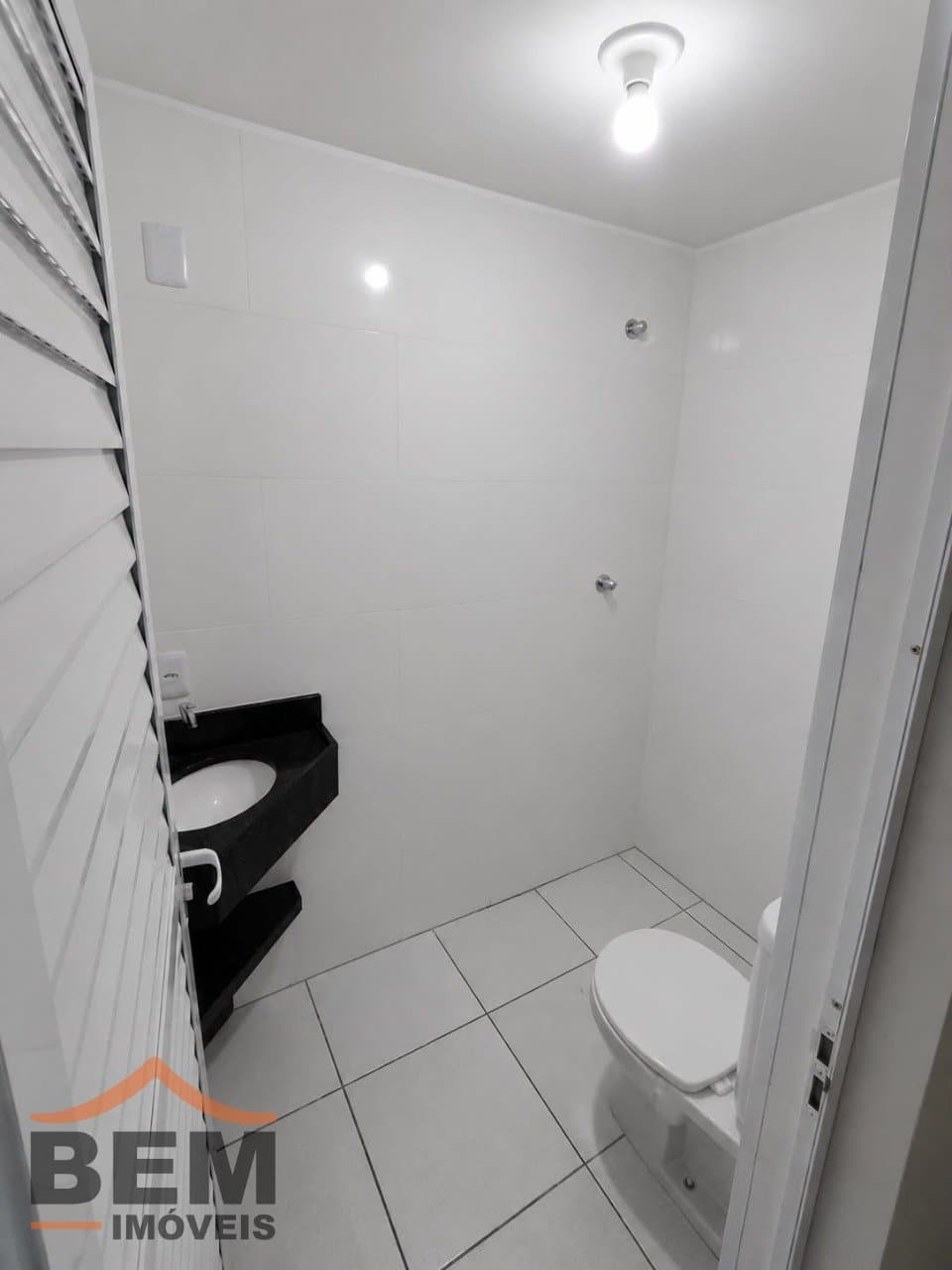 Sala Comercial para Locação no bairro São Vicente em Itajaí/SC: 12 -BANHEIRO FEMININO