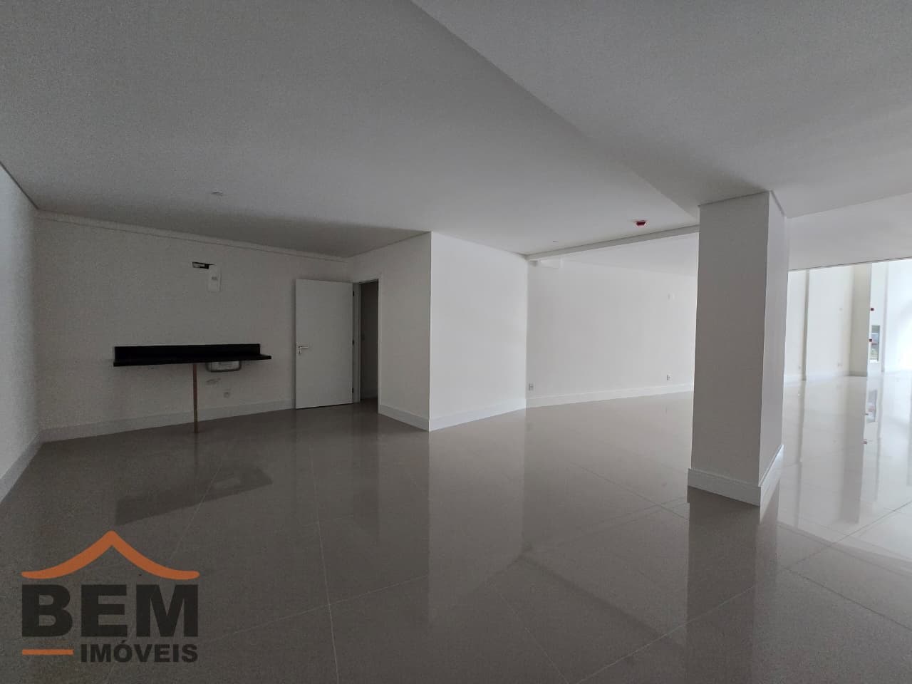 Sala Comercial para Locação no bairro Centro em Balneário Camboriú/SC: 470c490a-5422-47b4-a20f-3520704f2c35