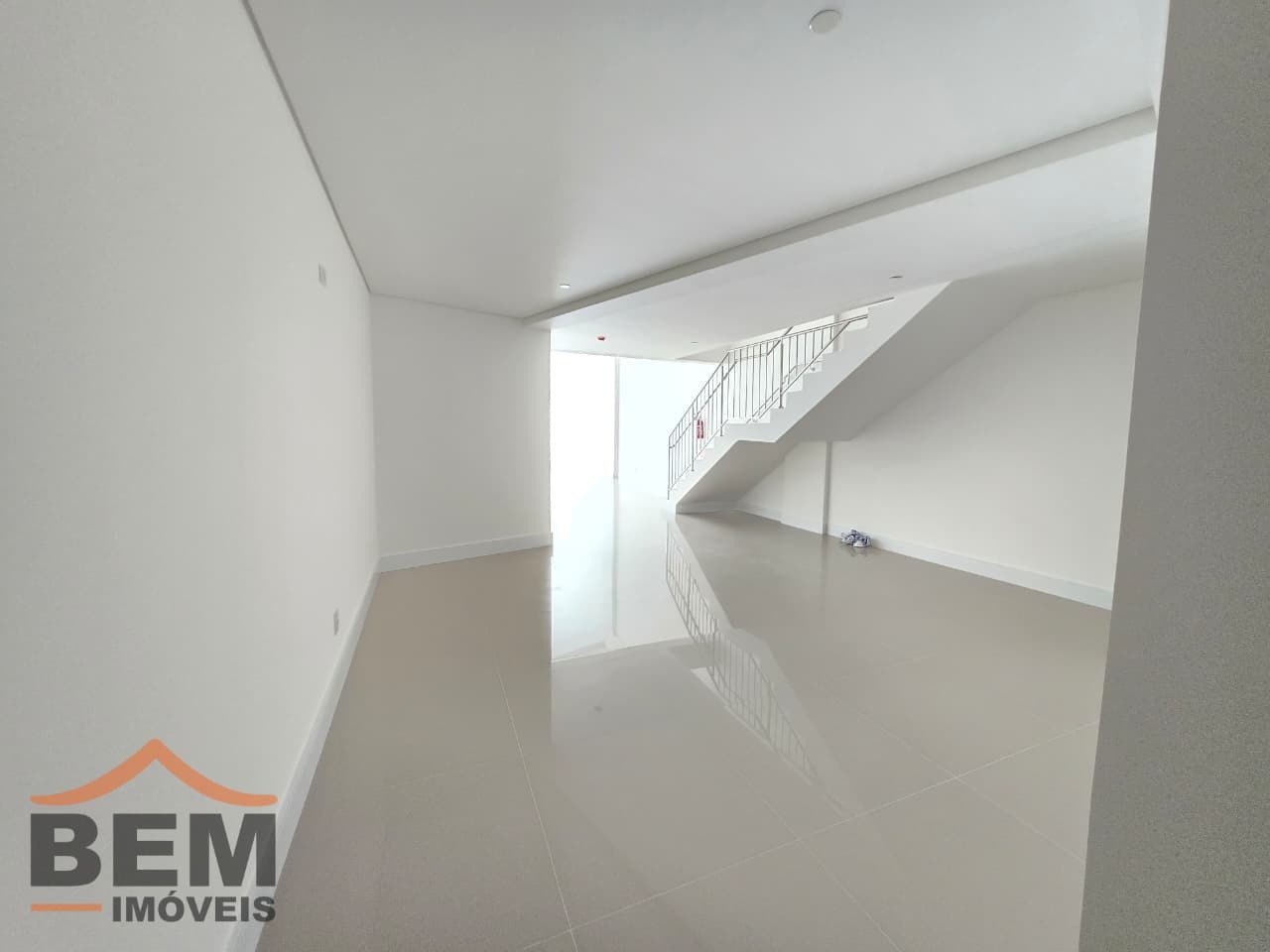 Sala Comercial para Locação no bairro Centro em Balneário Camboriú/SC: 235ac331-43fe-4ed4-a05c-bfe01b778988