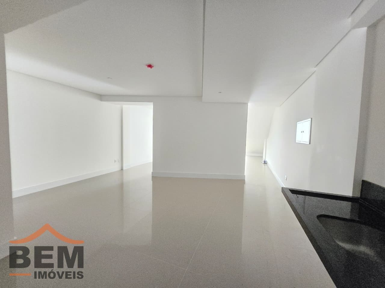 Sala Comercial para Locação no bairro Centro em Balneário Camboriú/SC: 11b37115-356e-41ec-9e60-db422697c877