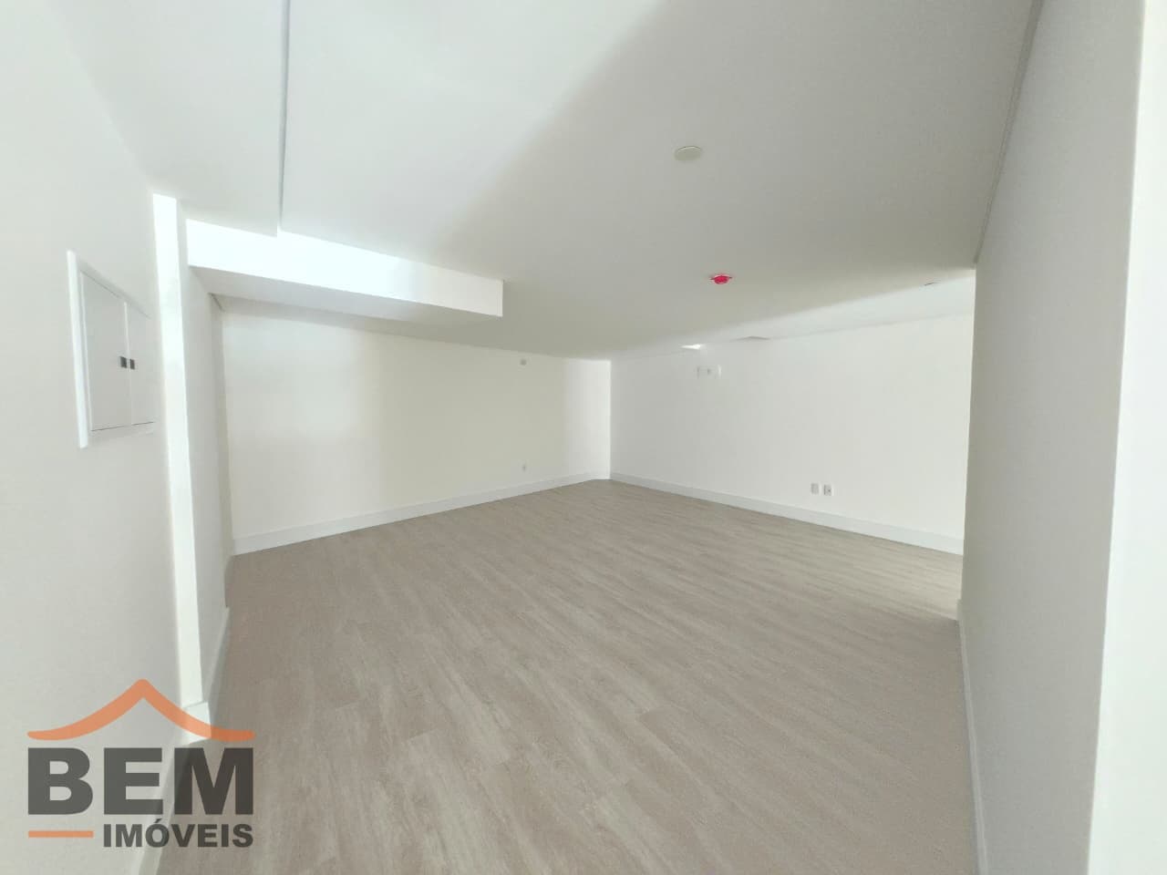 Sala Comercial para Locação no bairro Centro em Balneário Camboriú/SC: 663bc808-121a-4f6b-8beb-7b83236cb2d9