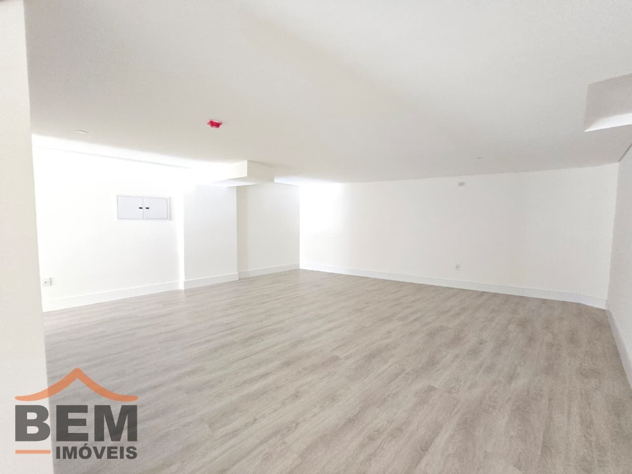 Sala Comercial para Locação no bairro Centro em Balneário Camboriú/SC: bbb393be-a783-4cb7-aacc-44f78315034b