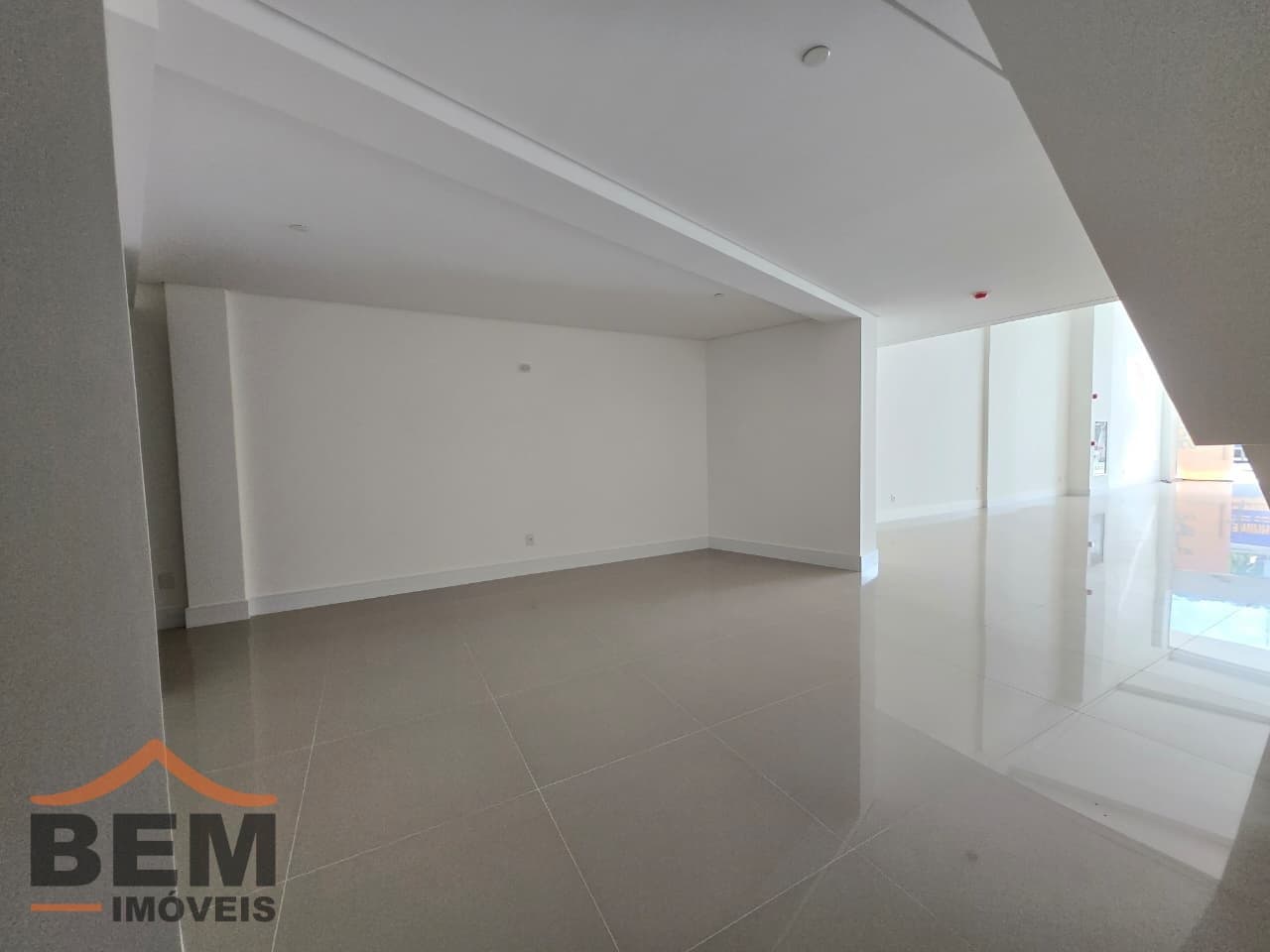 Sala Comercial para Locação no bairro Centro em Balneário Camboriú/SC: a4933aec-dba1-4a72-80e0-dfb5c6bc0589
