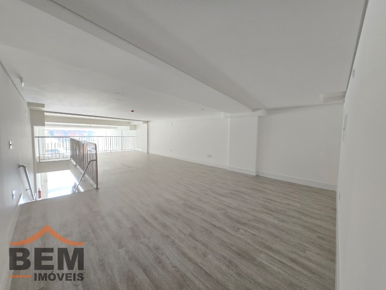 Sala Comercial para Locação no bairro Centro em Balneário Camboriú/SC: 0f25bf6b-f165-48bd-8c69-aec0ea103003