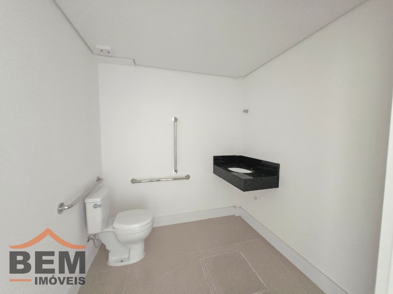 Sala Comercial para Locação no bairro Centro em Balneário Camboriú/SC: dadc42df-4b72-4ad2-8f3d-320447ccb739