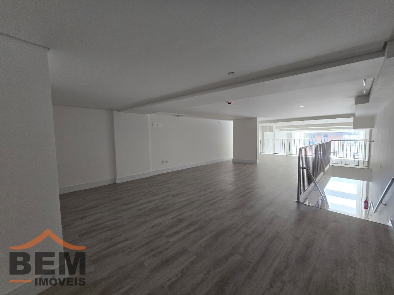 Sala Comercial para Locação no bairro Centro em Balneário Camboriú/SC: 933dcaa1-ea2c-4c0a-ac6c-990175d90f3c