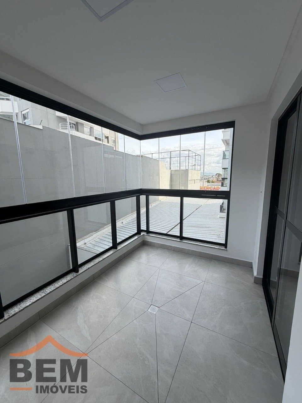 Apartamento para aluguel em Itajaí: 10 - SACADA