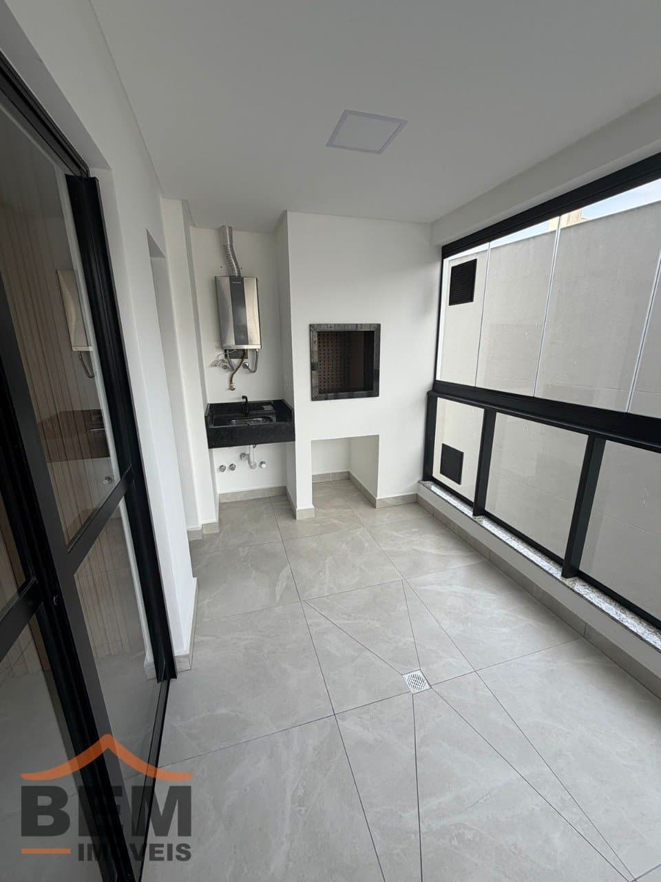 Apartamento para aluguel em Itajaí: 11 - SACADA