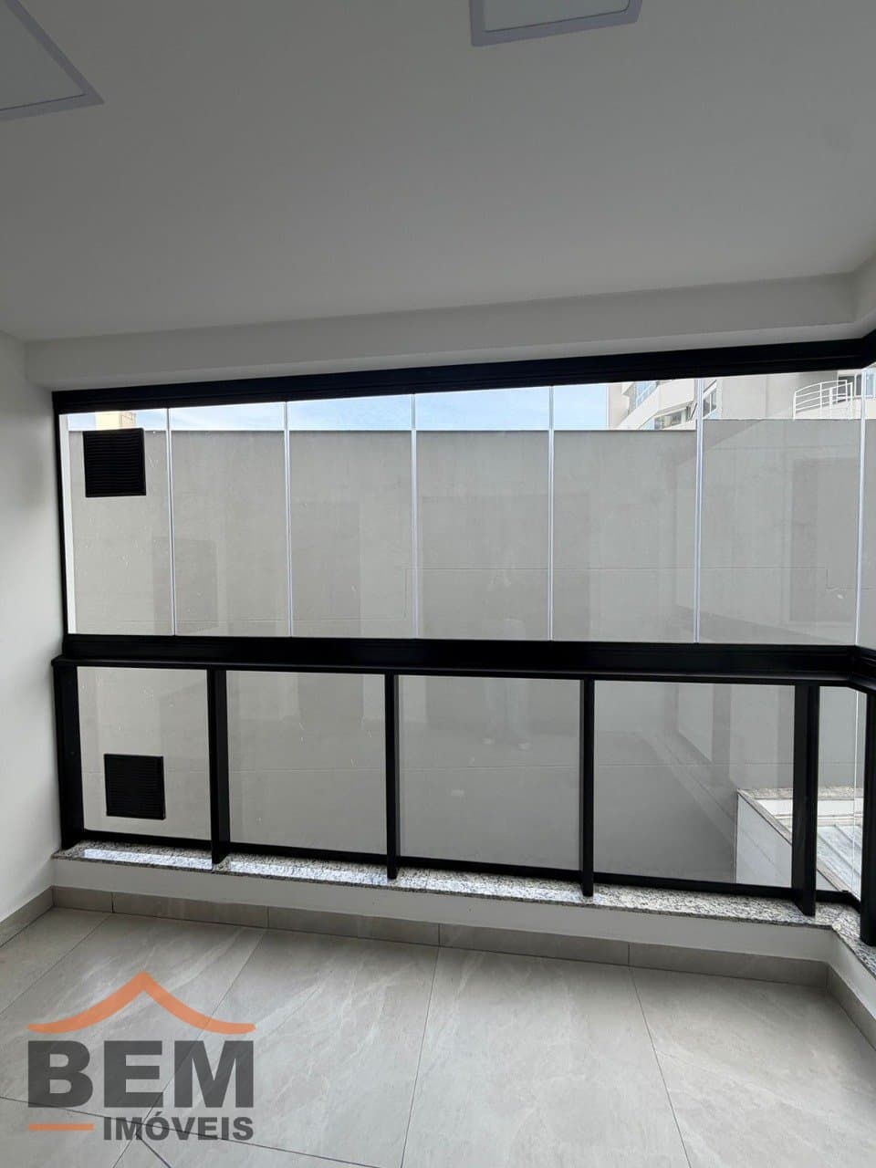 Apartamento para aluguel em Itajaí: 12 - SACADA