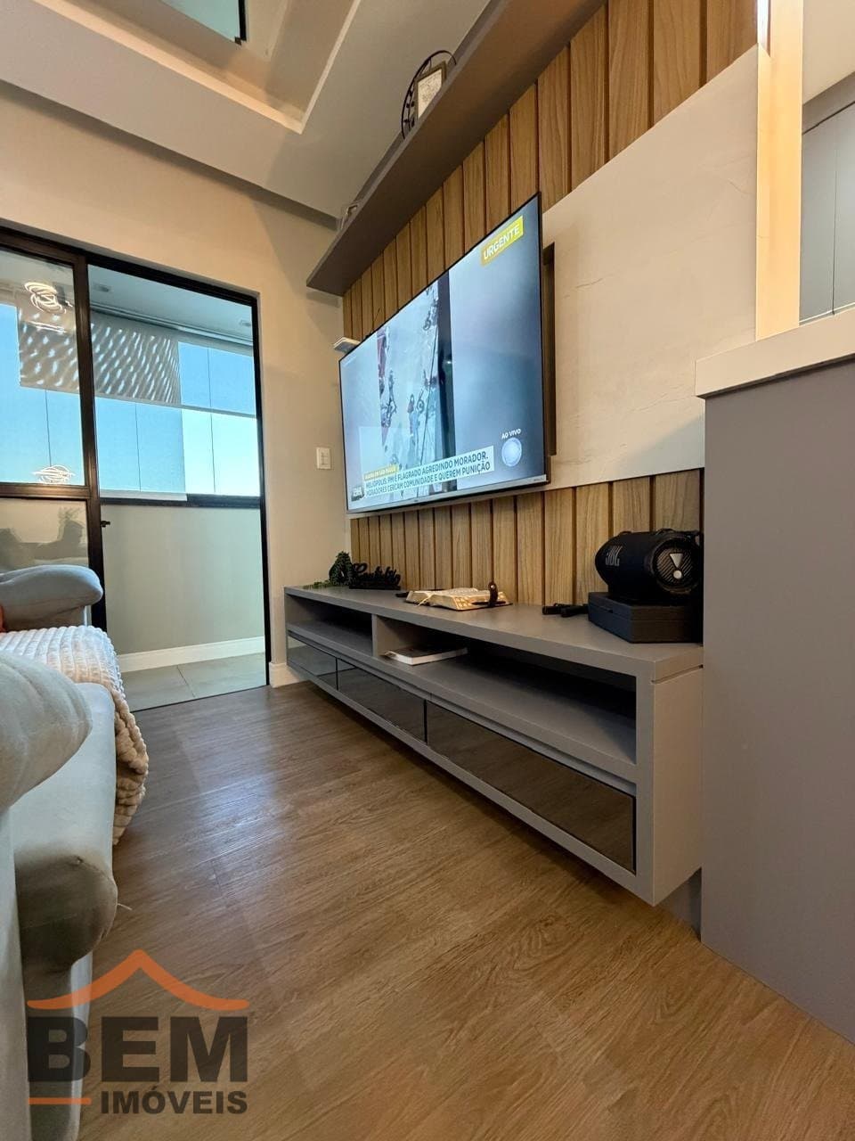 Apartamento para Locação com 2 quartos sendo 1 suíte, 1 vaga no bairro Vila Operária em Itajaí/SC: 08 - SALA DE ESTAR