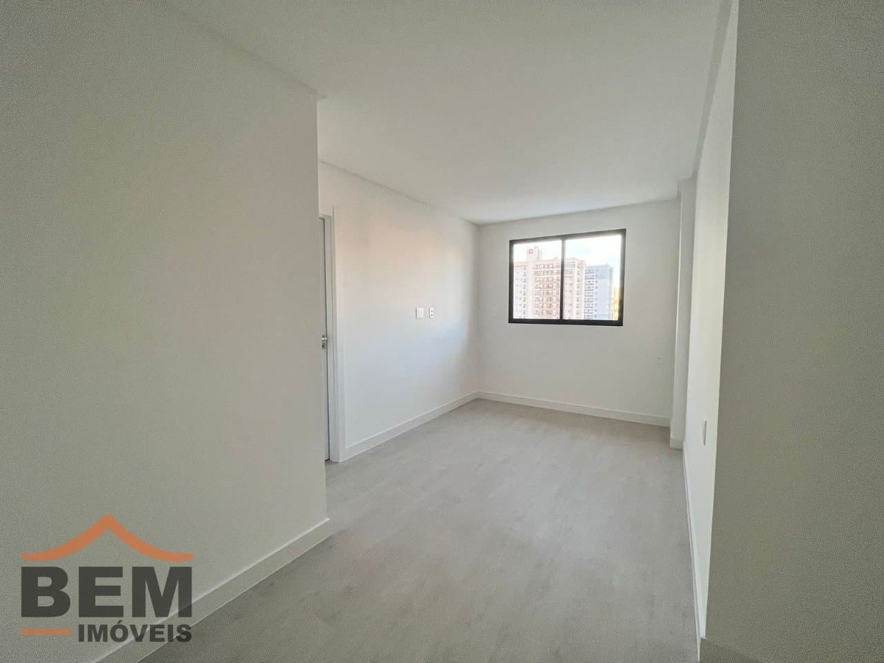 Apartamento à Venda com 3 quartos sendo 1 suíte, 2 vagas no bairro Vila Operária em Itajaí/SC