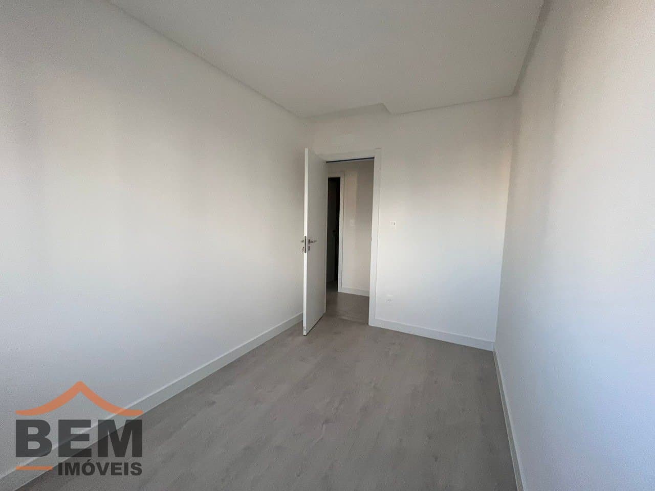 Apartamento à Venda com 3 quartos sendo 1 suíte, 2 vagas no bairro Vila Operária em Itajaí/SC