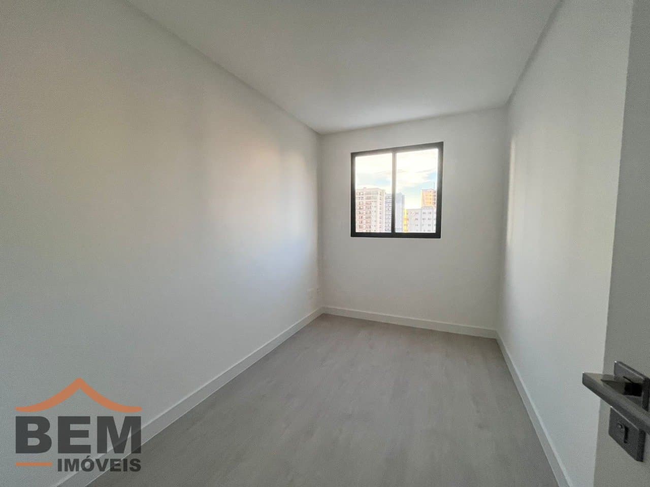 Apartamento à Venda com 3 quartos sendo 1 suíte, 2 vagas no bairro Vila Operária em Itajaí/SC