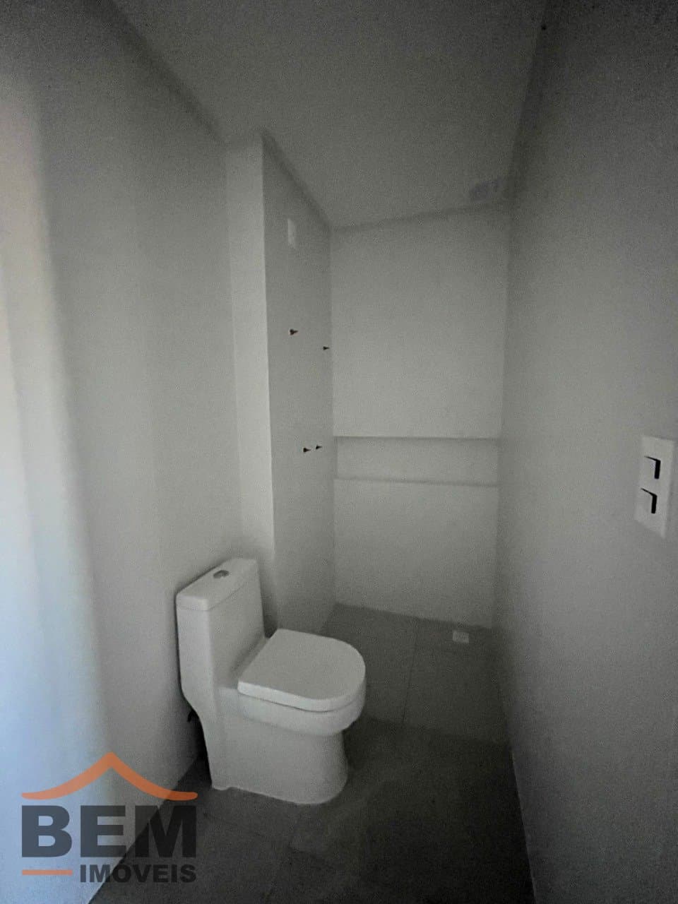 Apartamento à Venda com 3 quartos sendo 1 suíte, 2 vagas no bairro Vila Operária em Itajaí/SC