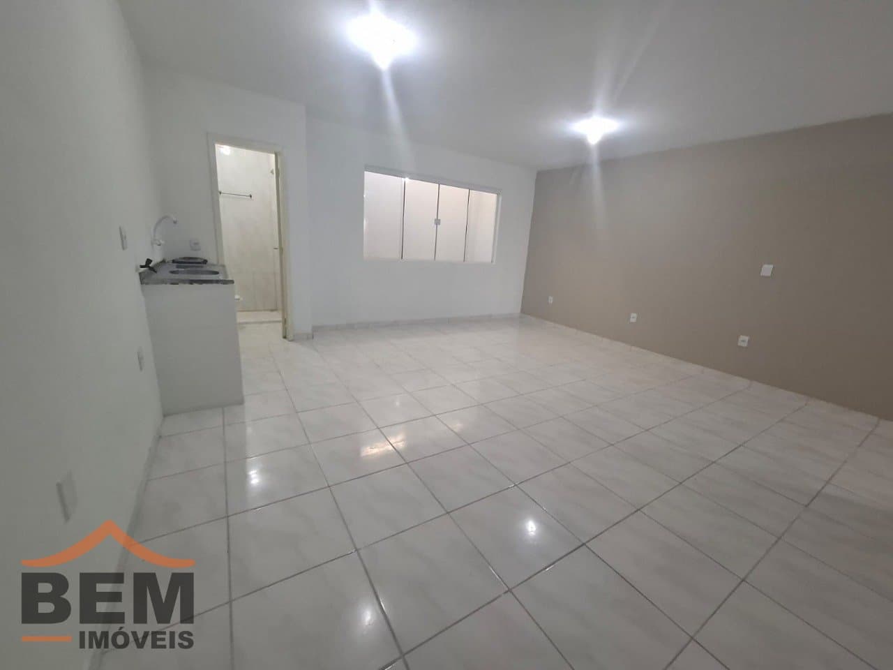Kitnet para Locação com 1 quarto no bairro Barra do Rio em Itajaí/SC: 7 - SALA E COZINHA INTEGRADAS