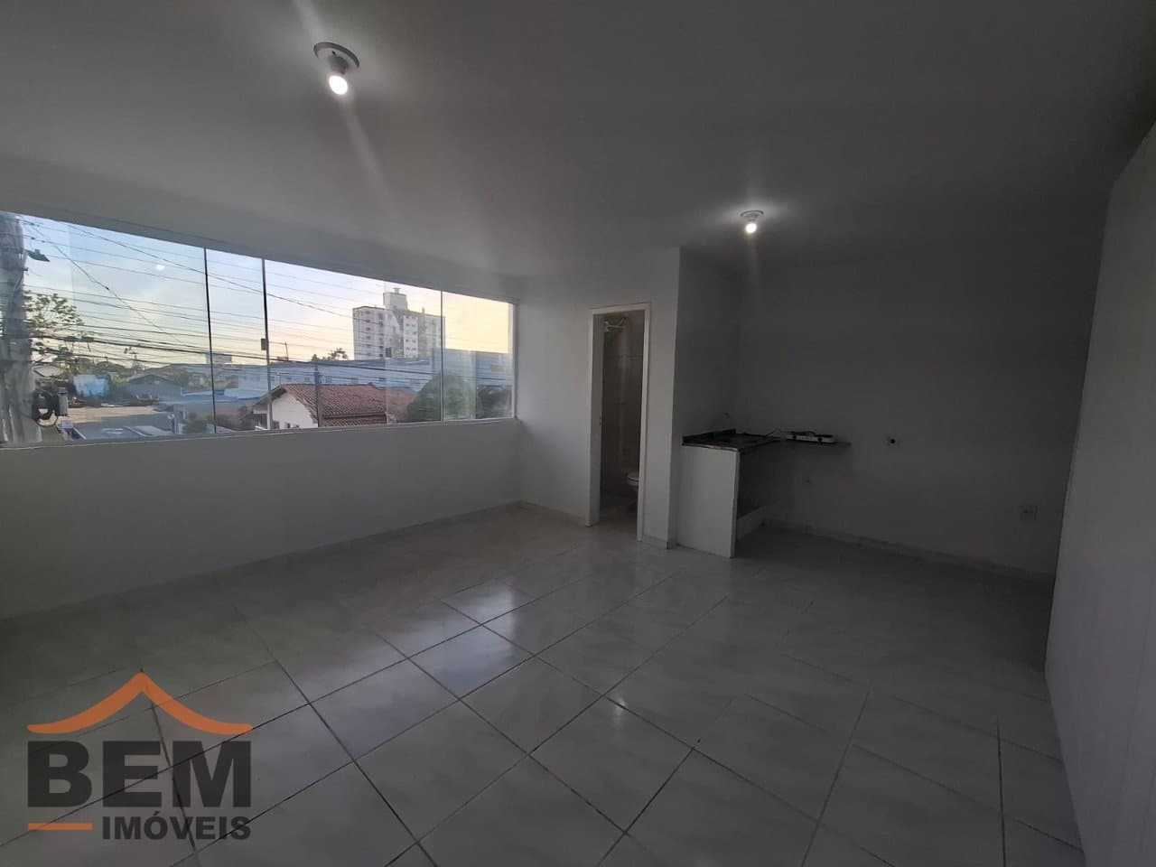 Kitnet para Locação com 1 quarto no bairro Barra do Rio em Itajaí/SC: 6 - SALA E COZINHA INTEGRADA 04