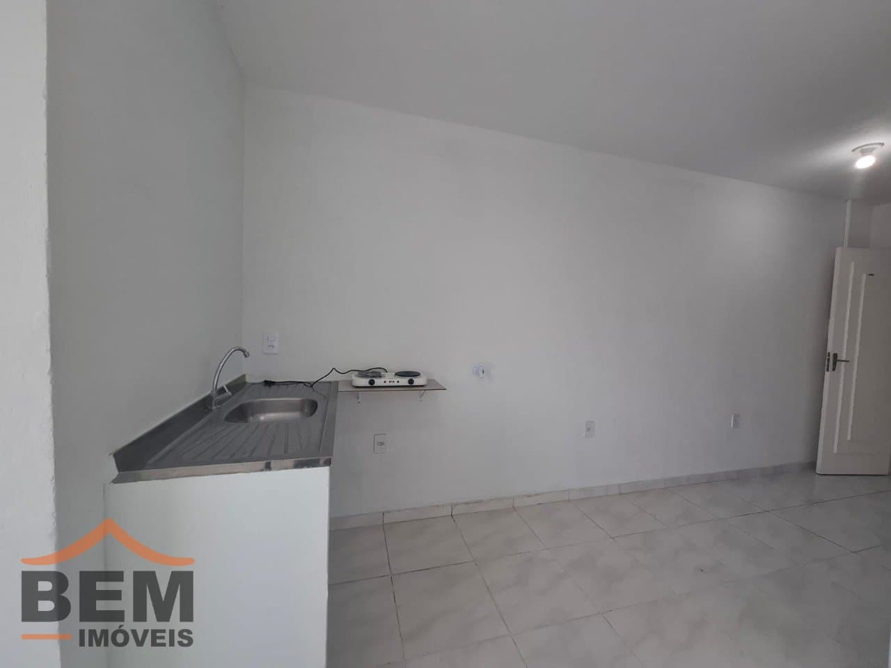 Kitnet para Locação com 1 quarto no bairro Barra do Rio em Itajaí/SC: 7 -SALA E COZINHA INTEGRADA 05