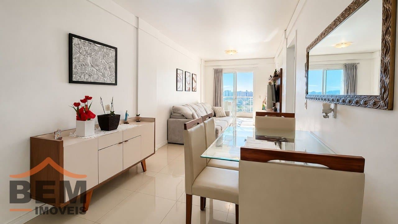 Apartamento à Venda com 2 quartos sendo 1 suíte, 1 vaga no bairro São Judas em Itajai/SC