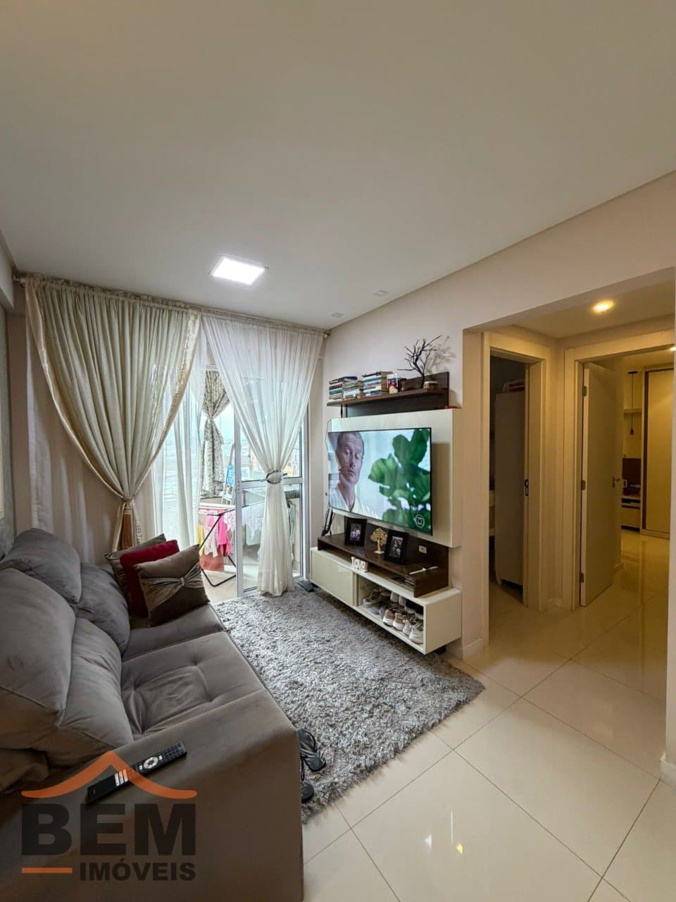 Apartamento à Venda com 2 quartos sendo 1 suíte, 2 vagas no bairro Cordeiros em Itajaí/SC