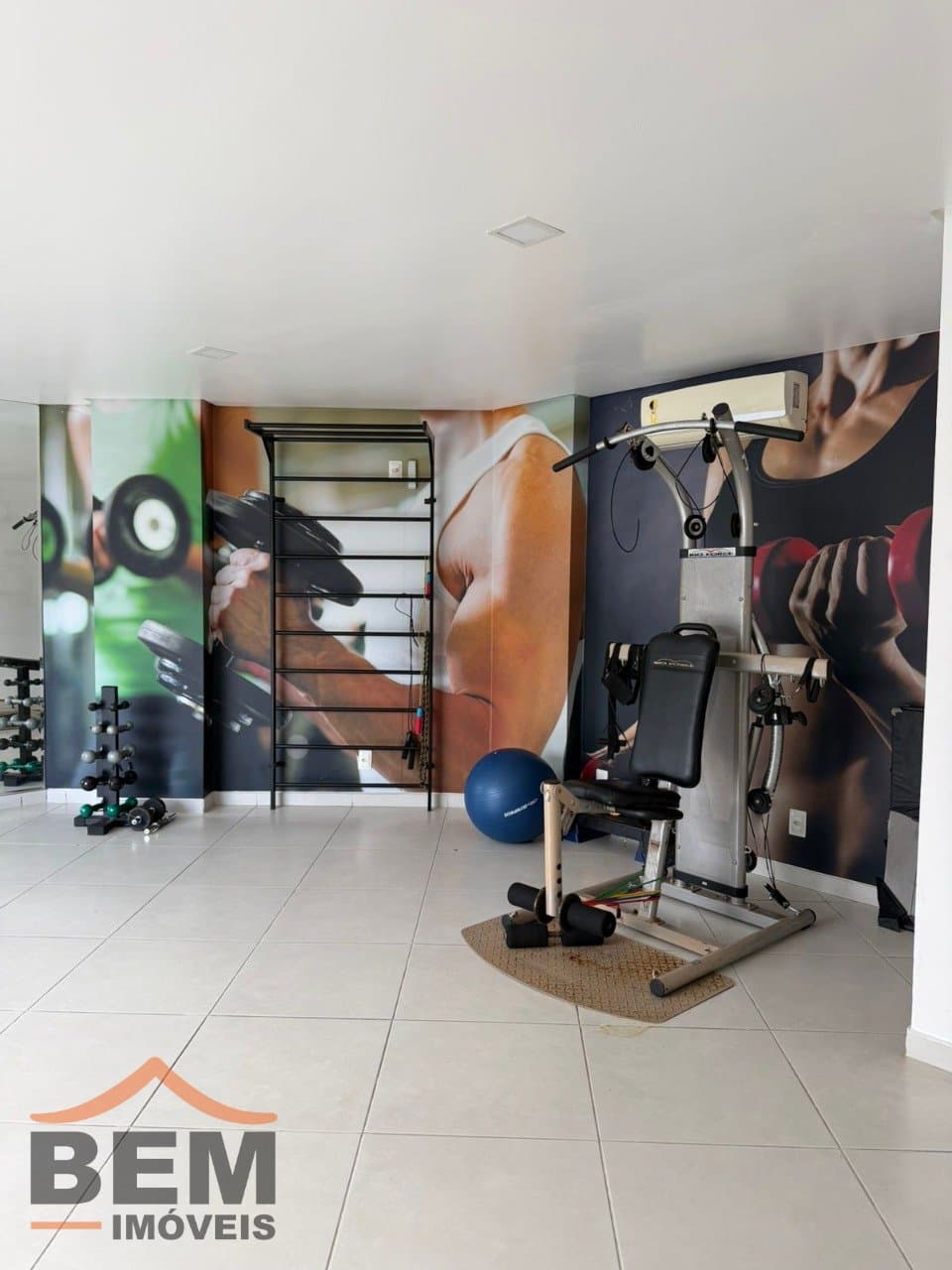 Apartamento à Venda com 2 quartos sendo 1 suíte, 2 vagas no bairro Cordeiros em Itajaí/SC