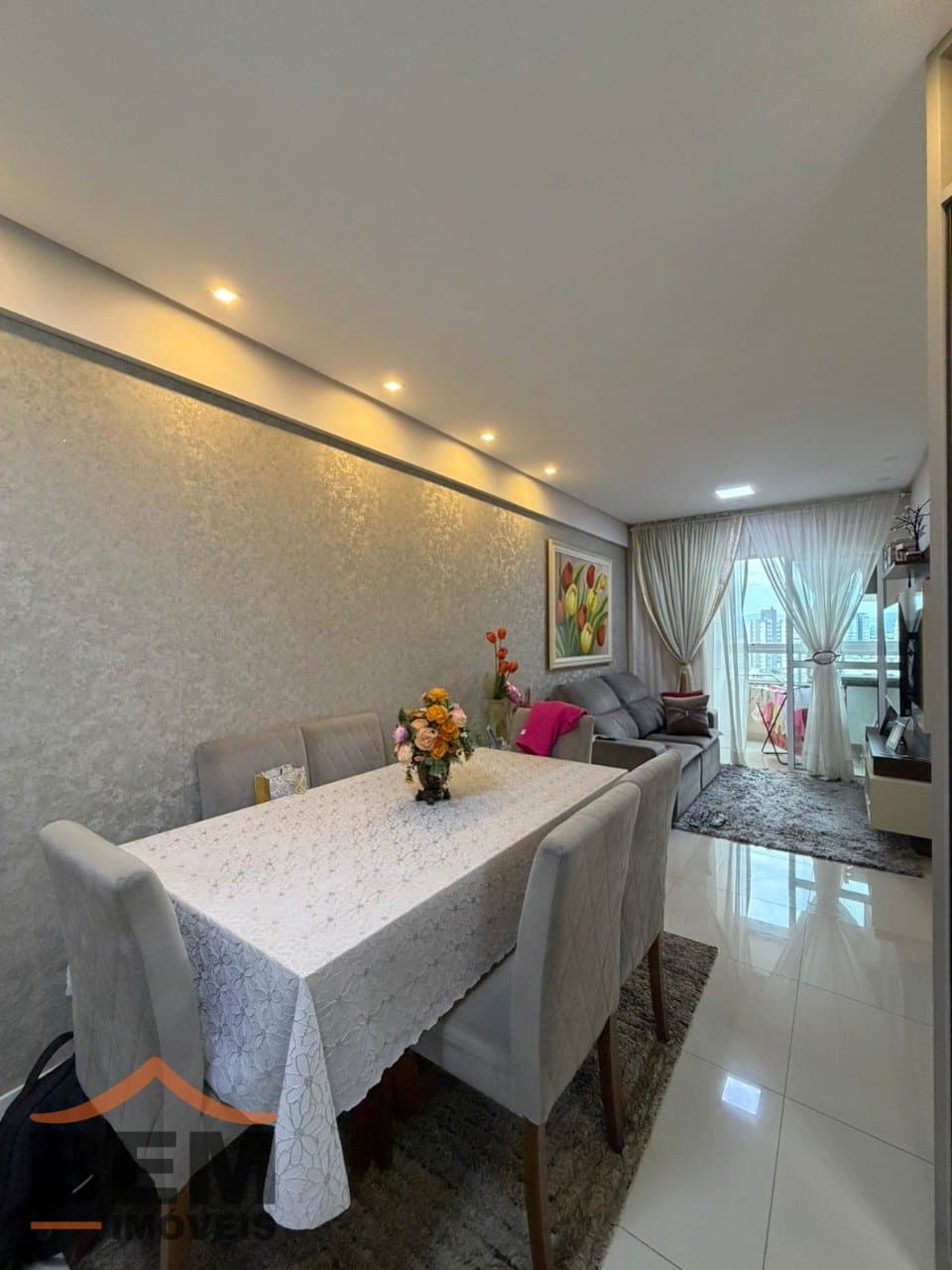 Apartamento à Venda com 2 quartos sendo 1 suíte, 2 vagas no bairro Cordeiros em Itajaí/SC