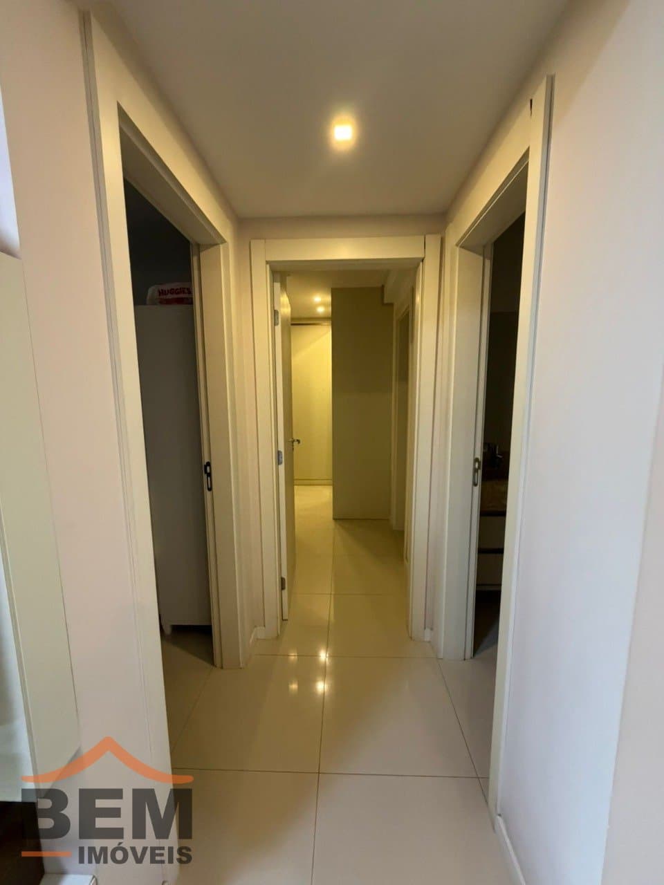 Apartamento à Venda com 2 quartos sendo 1 suíte, 2 vagas no bairro Cordeiros em Itajaí/SC