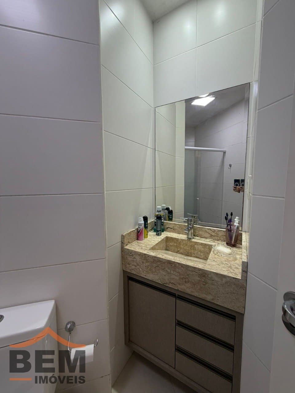Apartamento à Venda com 2 quartos sendo 1 suíte, 2 vagas no bairro Cordeiros em Itajaí/SC