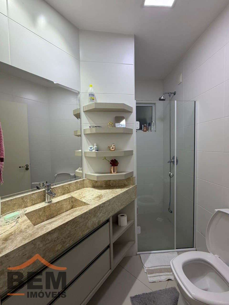 Apartamento à Venda com 2 quartos sendo 1 suíte, 2 vagas no bairro Cordeiros em Itajaí/SC