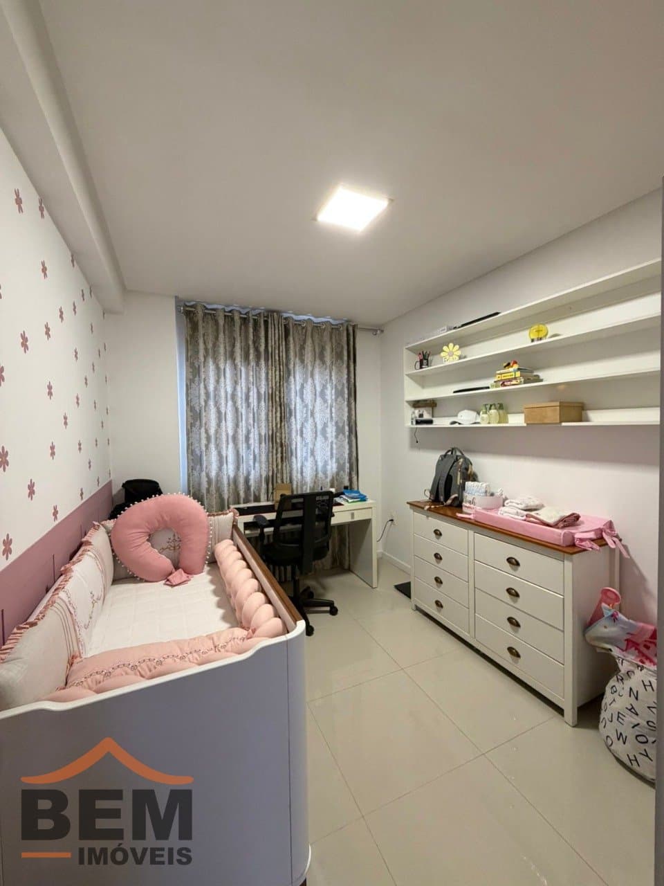 Apartamento à Venda com 2 quartos sendo 1 suíte, 2 vagas no bairro Cordeiros em Itajaí/SC