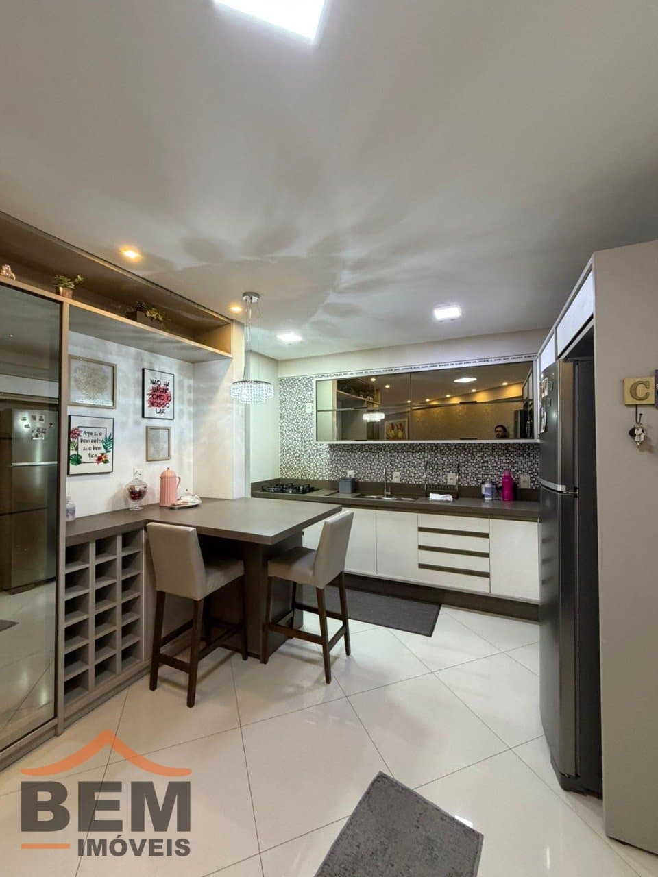 Apartamento à Venda com 2 quartos sendo 1 suíte, 2 vagas no bairro Cordeiros em Itajaí/SC