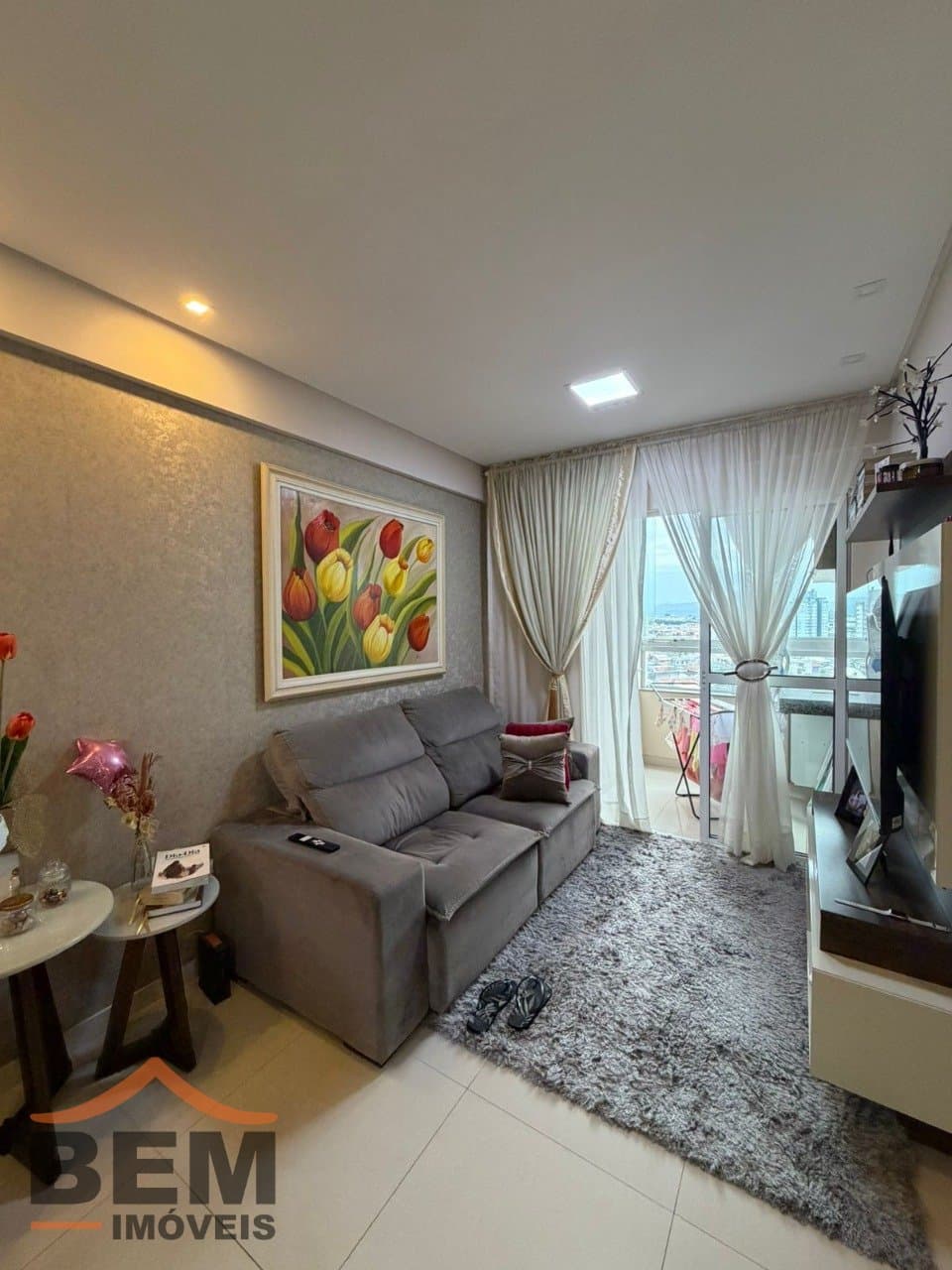Apartamento à Venda com 2 quartos sendo 1 suíte, 2 vagas no bairro Cordeiros em Itajaí/SC