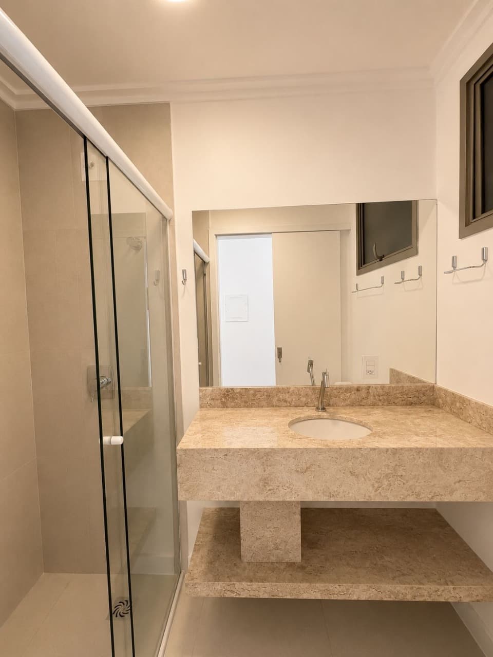 Apartamento para Locação com 2 quartos sendo 1 suíte, 1 vaga no bairro São Vicente em Itajaí/SC: 11 - BANHEIRO SOCIAL