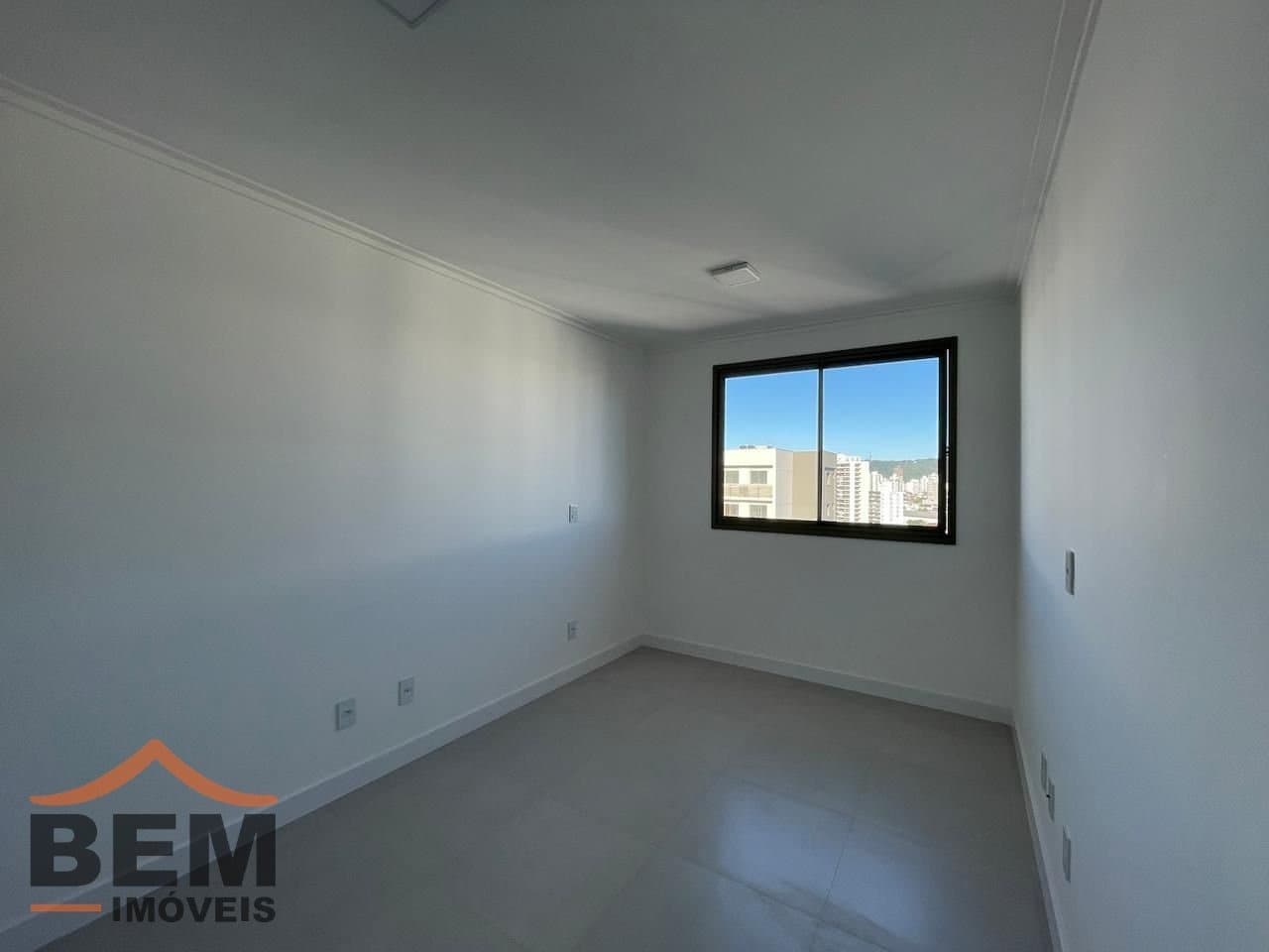 Apartamento para Locação com 2 quartos sendo 1 suíte, 1 vaga no bairro São Vicente em Itajaí/SC: 08 - DORMITÓRIO SUÍTE