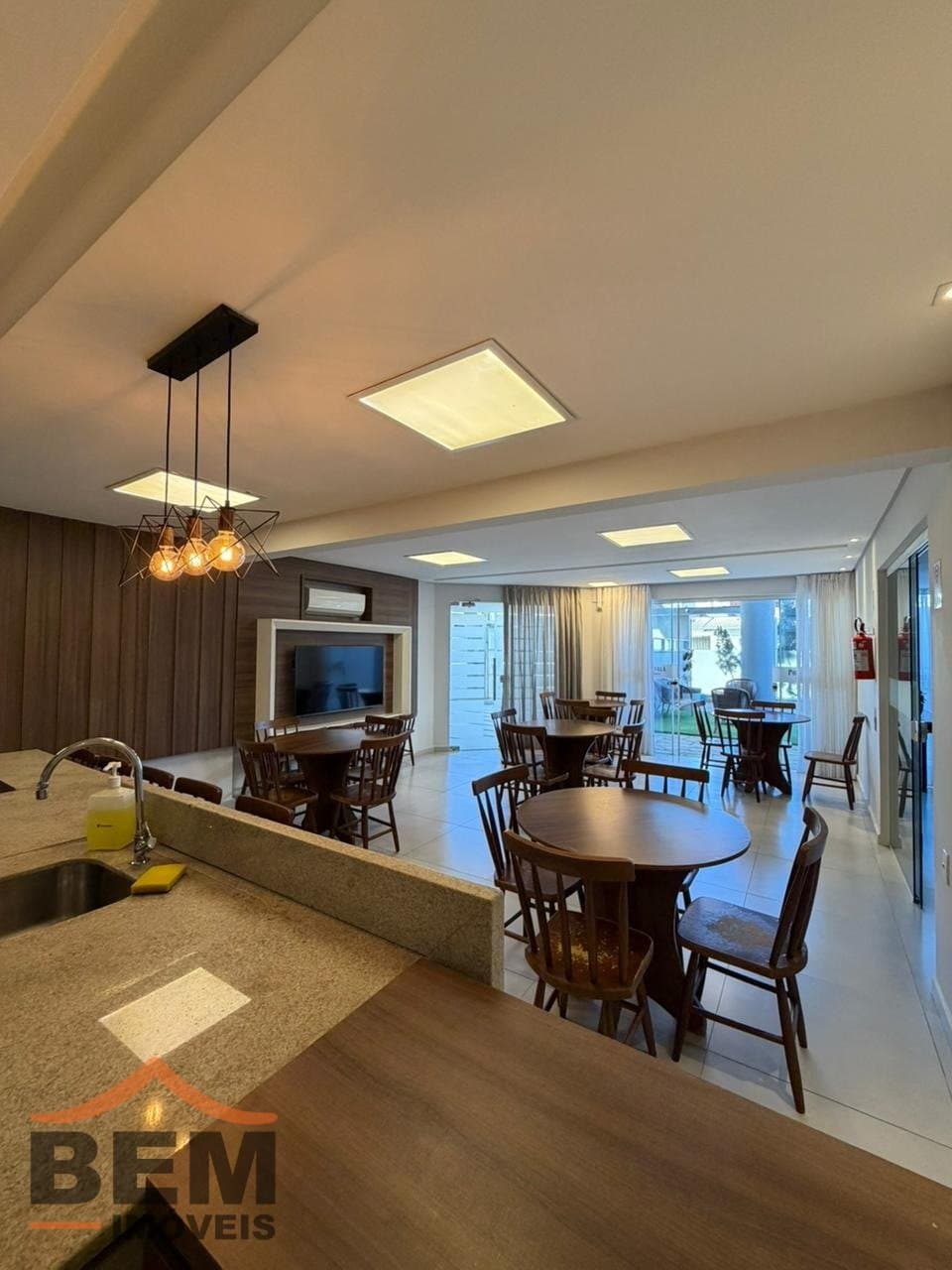 Apartamento à Venda com 3 quartos sendo 1 suíte, 2 vagas no bairro Vila Operária em Itajaí/SC